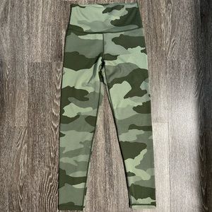 Offline by Aerie Green Camo Hi Rise 7/8 Leggings M